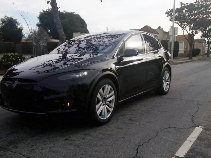 Tesla Model X поступит в продажу летом